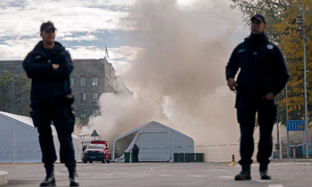 Перед Народной Скупщиной в Белграде произошла стрельба и поджог