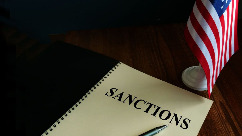 Минфин США объявил о введении санкций в отношении российских нефтяных компаний «Роснефть» и «Лукойл», а также 28 дочерних компаний «Роснефти» и шести «Лукойла», базирующихся в России.