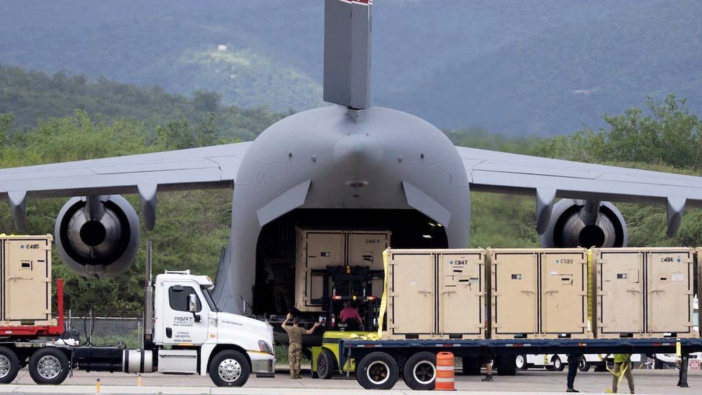 США готовят плацдарм для возможных военных операций в Венесуэле, модернизируя заброшенную военно-морскую базу времен холодной войны Рузвельт-Роудс в Пуэрто-Рико. Об этом сообщает агентство Reuters со ссылкой на анализ спутниковых снимков данного района.