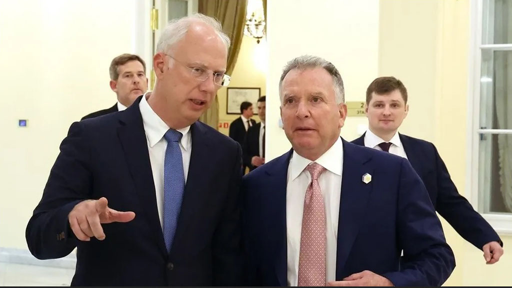 США и Россия проводят «тайные консультации» по выработке нового плана урегулирования украинского конфликта, утверждает американское издание Axios со ссылкой как на российские, так и на американские официальные источники.