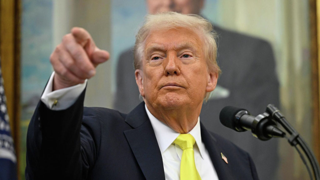 Президент США Дональд Трамп одобрил планы ЦРУ по проведению секретных операций в Венесуэле в рамках подготовки к более масштабной военной кампании, включающих, в числе прочего, поимку или ликвидацию венесуэльского лидера Николаса Мадуро и дальнейший захват американскими военными нефтяных месторождений и критической инфраструктуры.