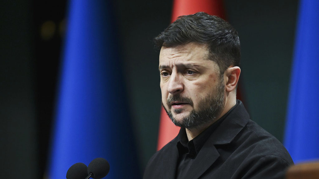 США рассчитывают, что Зеленский подпишет предлагаемый Вашингтоном план по мирному урегулированию, состоящий из 28 пунктов и одобренный Трампом, до Дня благодарения 27 ноября, чтобы к началу декабря завершить процесс урегулирования.