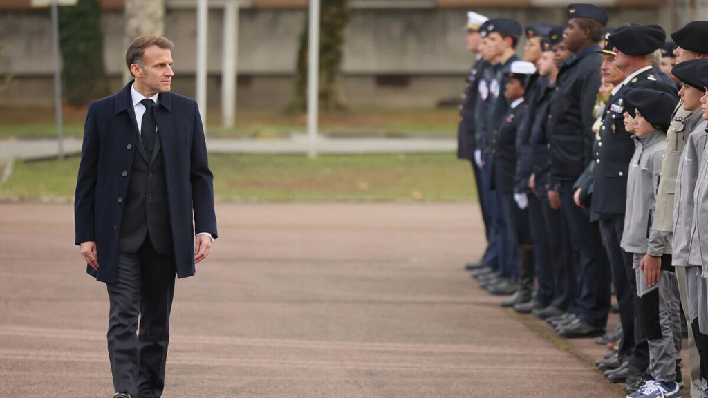 Президент Франции Эмманюэль Макрон объявил о введении в стране добровольной военной службы для молодых граждан в дополнение к уже существующей профессиональной службе по контракту.