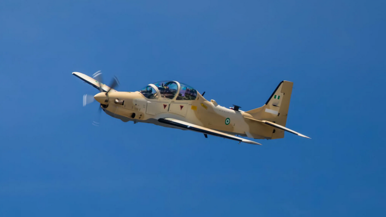 Super Tucano ВВС Нигерии наносят удары по Бенину