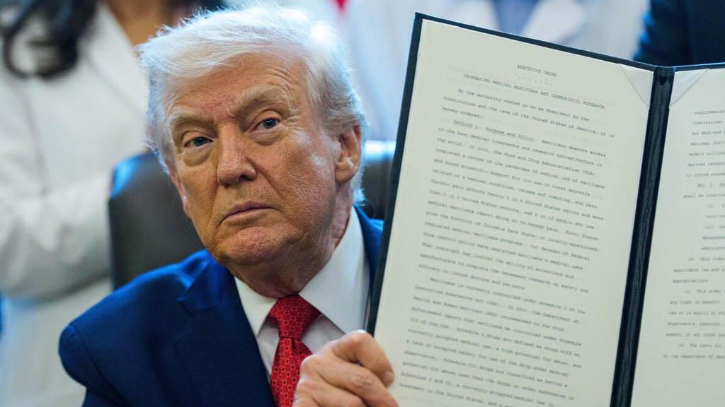 Президент США Дональд Трамп подписал законопроект об оборонном бюджете страны на 2026 финансовый год в размере $901 млрд.