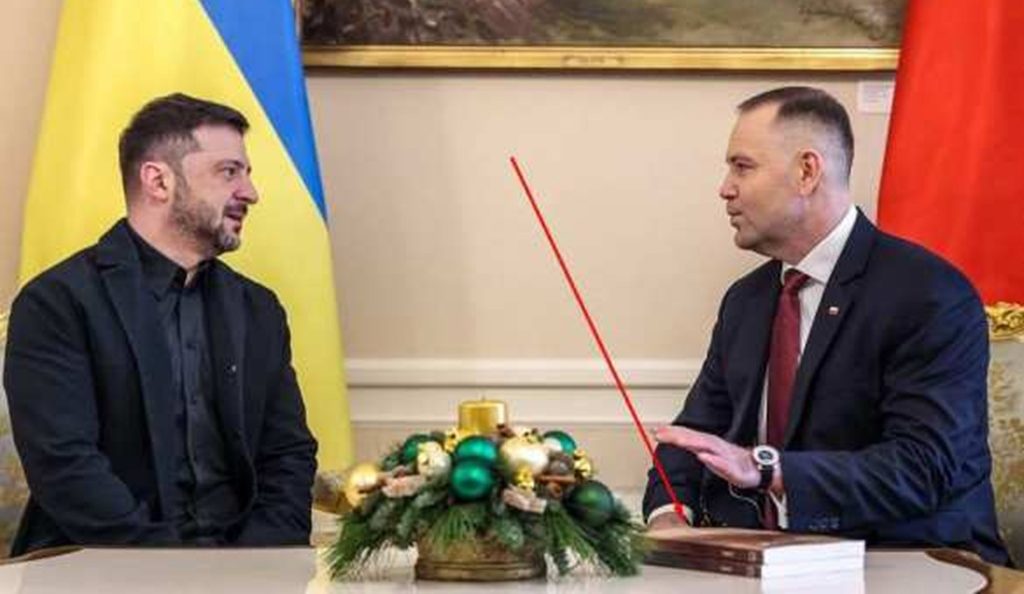 Глава Польши Кароль Навроцкий одарил украинского коллегу Владимира Зеленского двухтомником «Документы Волынской Резни»