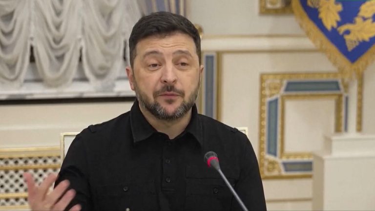 Зеленский потребовал от Европы отдать Украине резервы ракет ПВО