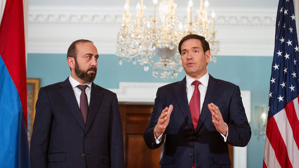 США и Армения создадут совместное предприятие TRIPP Development Company для реализации проекта создания транспортного коридора, известного как «Маршрут Трампа». США будет принадлежать контрольный пакет акций этой компании – 74%. В свою очередь, Армения, первоначально предоставляющая «Маршрут Трампа» в аренду США на 49 лет, получит 26% акций.