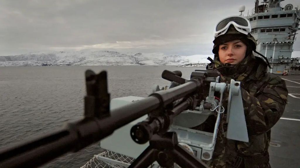 Британские морпехи на учениях в Норвегии пьют ром за короля и готовятся воевать с Россией