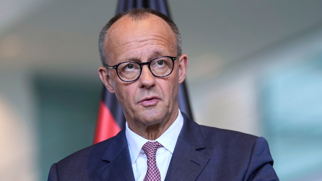 Канцлер ФРГ Фридрих Мерц призвал Европу добиваться большей независимости в отношениях с США и начать защищать собственные интересы, перестав мириться со всё более ориентированной на силу политикой президента США Дональда Трампа.