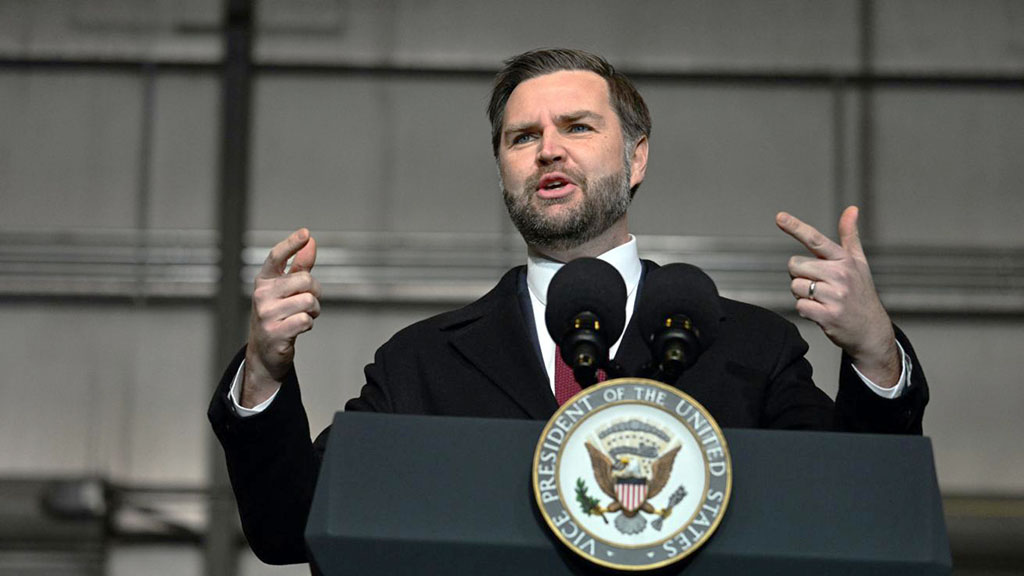 США имеют право на природные ресурсы Гренландии, поскольку обеспечивают безопасность острова. С таким утверждением выступил американский вице-президент Джей Ди Вэнс в интервью телеканалу NewsMax.