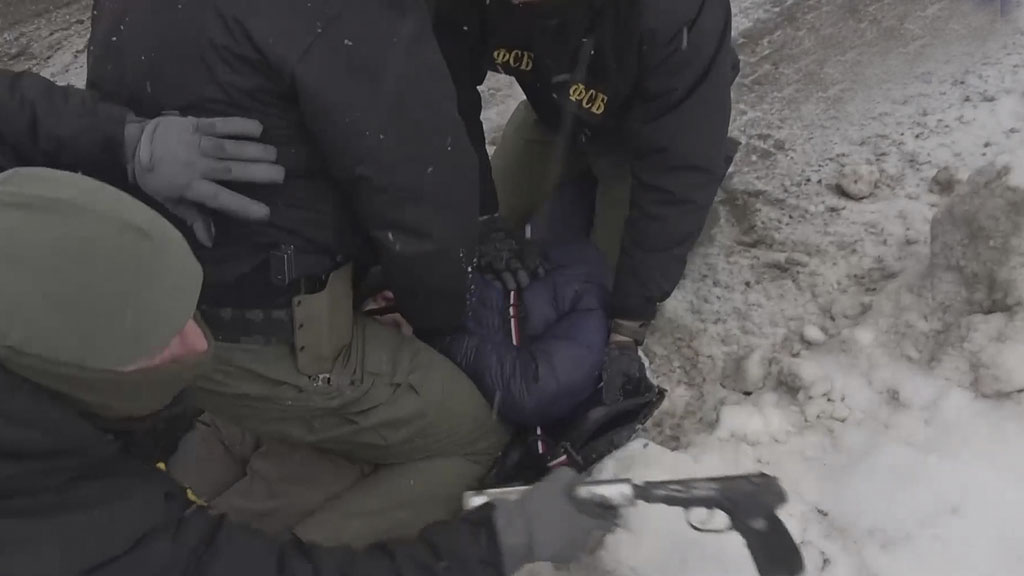 Сотрудники ФСБ предотвратили покушение на российского военнослужащего в Петербурге, которое по заданию спецслужб Украины планировал осуществить сторонник запрещённой в России украинской террористической организации.