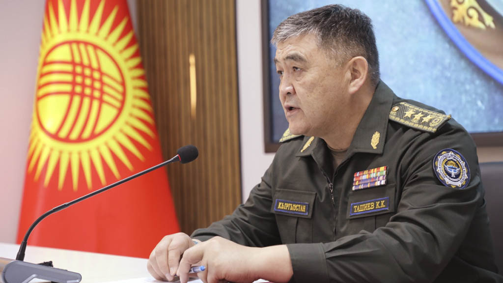 Президент Кыргызстана Садыр Жапаров отправил в отставку главу Государственного комитета национальной безопасности (ГКНБ) Камчыбека Ташиева, назначив временным руководителем службы безопасности его заместителя.