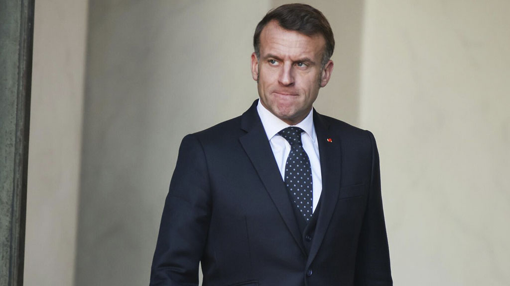 Президент Франции Эмманюэль Макрон заявил, что предложил «нескольким европейским коллегам» возобновить диалог с Россией, чтобы не зависеть от третьих лиц в дискуссии по урегулированию конфликта на Украине.