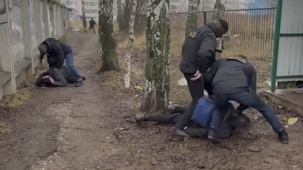 Сотрудники ФСБ предотвратили вооруженное нападение на отдел полиции в Удмуртии, которое планировал осуществить ранее судимый за преступления террористического и экстремистского характера 57-летний россиянин.