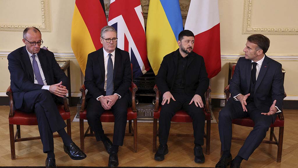 Великобритания и Франция, осознавая, что развитие ситуации на Украине не оставляет шансов на достижение победы над Россией руками ВСУ, активно работают над вопросами предоставления Киеву ядерного оружия и средств его доставки, сообщили в пресс-бюро Службы внешней разведки (СВР) России.