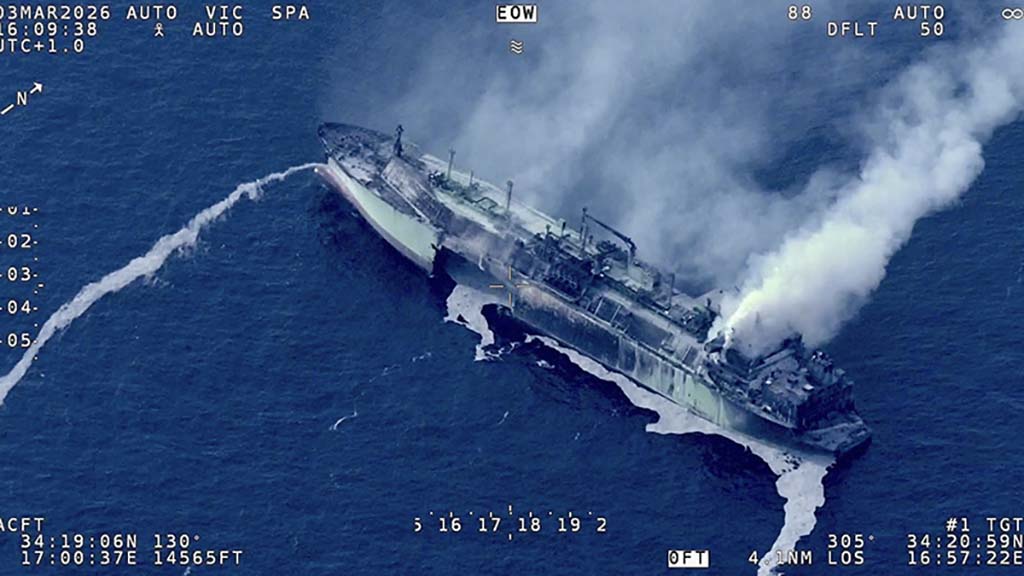 Украина атаковала российский газовоз «Арктик Метагаз» в Средиземном море, нанеся удар  безэкипажными катерами с побережья Ливии.