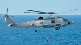 Китайские вертолётчики напугали австралийцев опасным манёвром