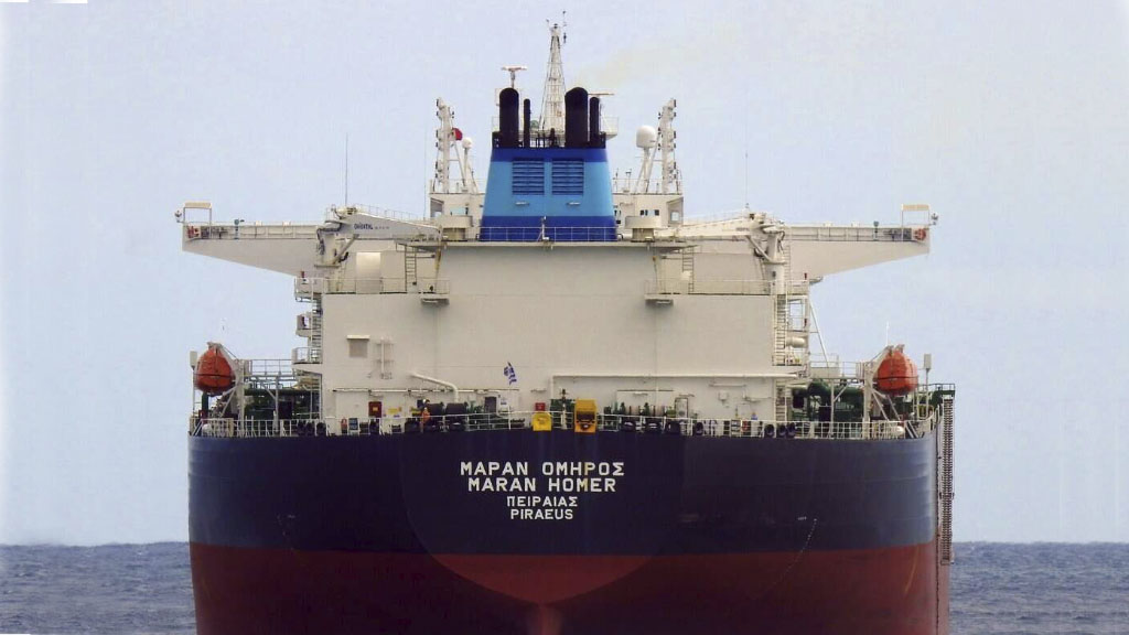 Греческий танкер «Maran Homer», зафрахтованный компанией Chevron, подвергся атаке «неизвестного объекта» в Черном море на расстоянии 14 морских миль от Новороссийска.