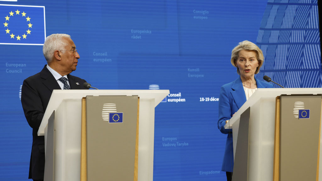 Евросоюз, несмотря на противодействие Венгрии, окончательно согласовал выделение кредита Украине в размере €90 млрд.