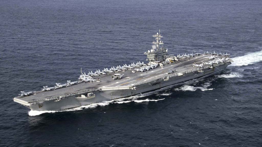 Военно-морские силы Ирана атаковали американский авианосец USS Abraham Lincoln, выпустив несколько противокорабельных крылатых ракеты наземного базирования с побережья исламской республики.