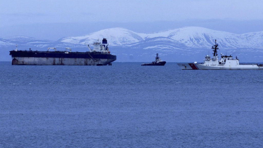 Британский премьер-министр Кир Стармер разрешил военнослужащим и сотрудникам правоохранительных органов Соединенного королевства задерживать находящиеся под санкциями суда, следующие транзитом через британские территориальные воды и принадлежащие к так называемому «теневому флоту» России.