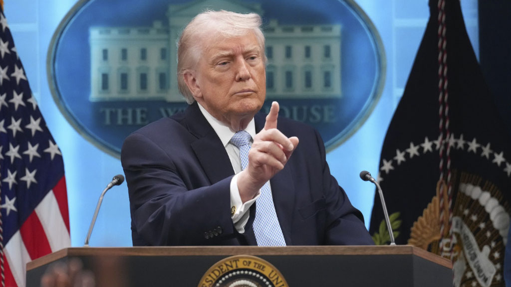 Президент США Дональд Трамп заявил, что согласился на две недели приостановить атаки на Иран в обмен на полное и немедленное открытие Ормузского пролива.