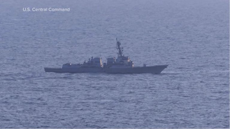 Иран обвинил США в нарушении перемирия и атаковал американские корабли