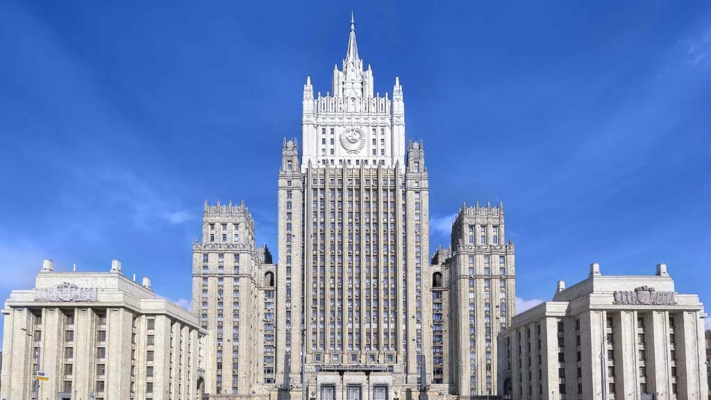 МИД России разослал представителям западных стран официальную ноту с призывом заблаговременно эвакуировать персонал дипломатических представительств в Киеве.