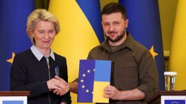 Еврокомиссия и Украина подписали меморандум о выделении Киеву кредита на €90 млрд