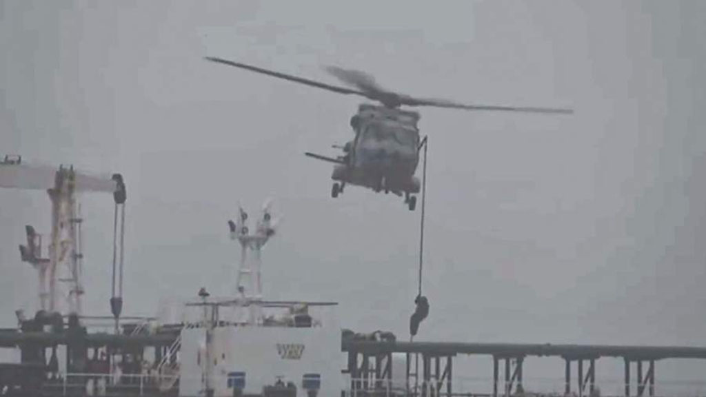 Военно-морские силы Франции при поддержке Британии задержали в Атлантическом океане следовавший из России и находящийся под международными санкциями танкер Tagor.