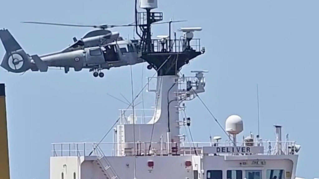 Военно-морские силы Франции задержали у берегов Сицилии, следовавший из России нефтяной танкер Deliver. Об этом сообщил президент Франции Эммануэль Макрон.