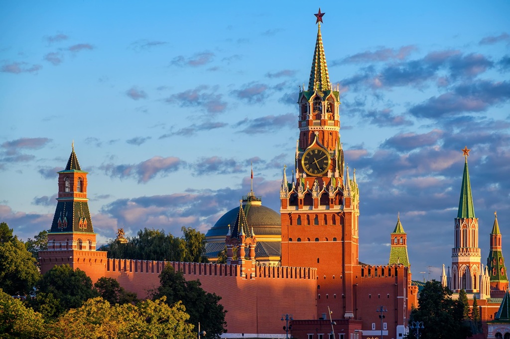 Какие прогнозы для России выдвигают отечественные и западные элиты?