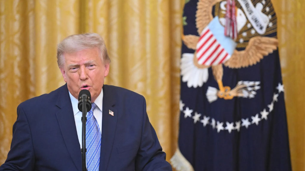 Президент США Дональд Трамп в обращении к нации заявил о выявлении фактов иностранного вмешательства в американские выборы и сокрытии спецслужбами шокирующих уязвимостей в избирательной инфраструктуре США.
