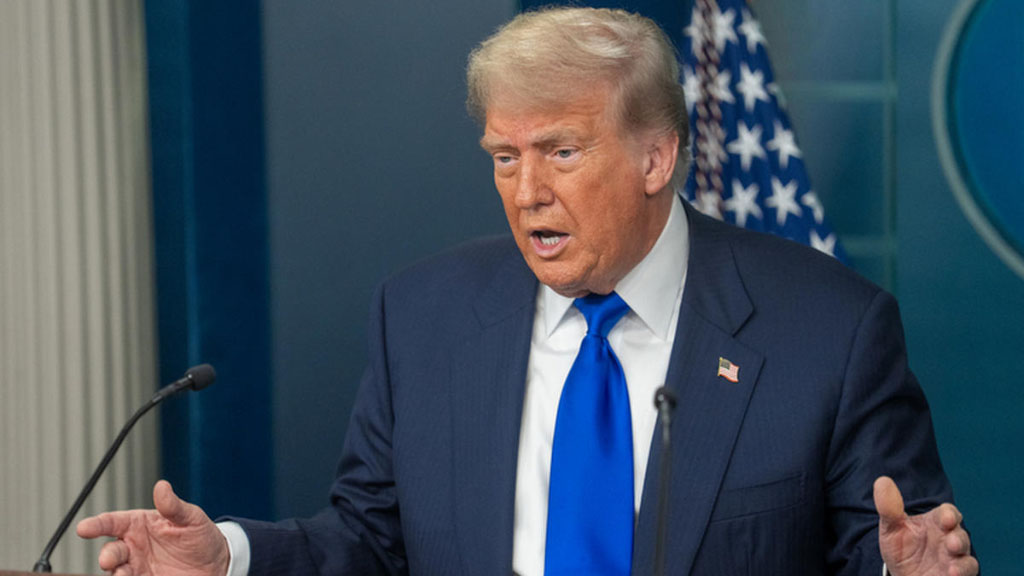 Сенатор-демократ Тим Кейн заявил, что внесёт на рассмотрение Сената резолюцию об ограничении военных полномочий президента США Дональда Трампа после его угроз нанести удары по Оману, если тот будет мешать достижению сделки для прекращения войны с Ираном.