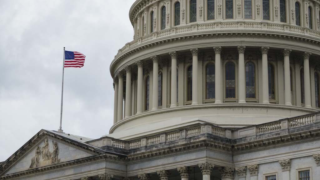 Палата представителей США одобрила процедурную резолюцию по законопроекту о введении новых антироссийских санкций, позволяющую провести окончательное голосование по этой инициативе.