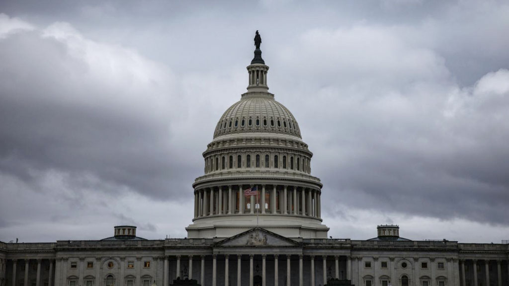 Палата представителей США большинством голосов одобрила законопроект о ведении дополнительных «адских» санкций против России, авторами которого являлись покойный сенатор-республиканец Линдси Грэм (внесён в перечень террористов и экстремистов в РФ) и сенатор-демократ Ричард Блюменталь.