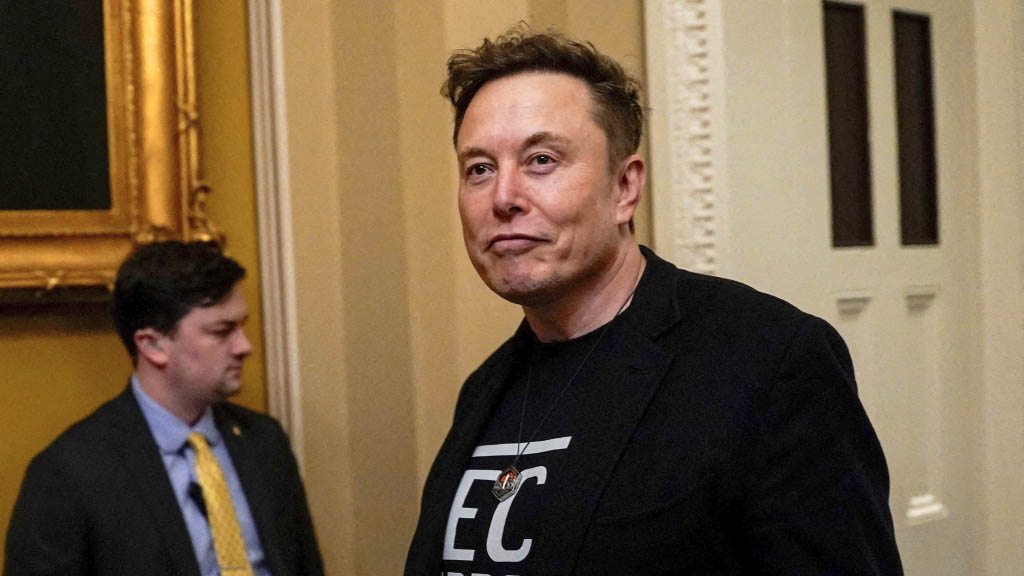 Глава корпорации SpaceX, предприниматель Илон Маск восстановил полноценный доступ Украины к военной версии системы спутниковой связи Starlink – Starshield, сняв введённые ранее ограничения скорости. Об этом заявил президент США Дональд Трамп, выступая перед журналистам в Вашингтоне.