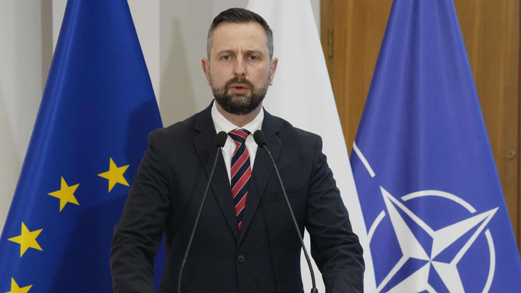 Польша намерена добиваться размещения американского ядерного оружия на своей территории в соответствии с программой Nuclear Sharing и одновременно развивать сотрудничество с Францией в рамках проекта создания европейской системы ядерного сдерживания, предложенного французским президентом Эмманюэлем Макроном.